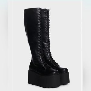 NIB LAMODA PLATFORM BOOTS